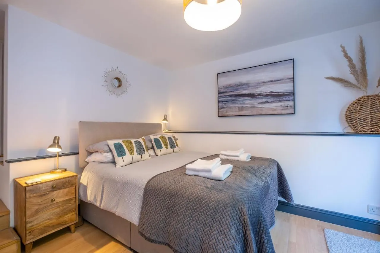 Appartamento Modern Apt Near Gardens With Large Decking Area - Vivre Retreats Bournemouth