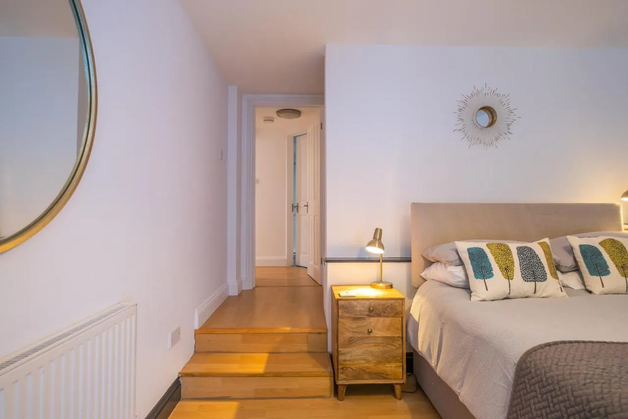 Appartamento Modern Apt Near Gardens With Large Decking Area - Vivre Retreats Bournemouth