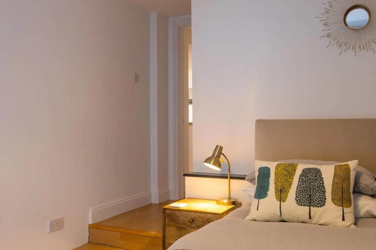 Appartamento Modern Apt Near Gardens With Large Decking Area - Vivre Retreats Bournemouth