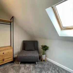 Large House Near Victoria Park For Groups, 10 Mins Bus To Centre , Cardiff United Kingdom
